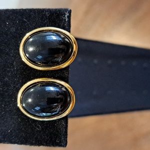 Vintage CrownTrifari  Black Cabashon Center 1" Clip Earring